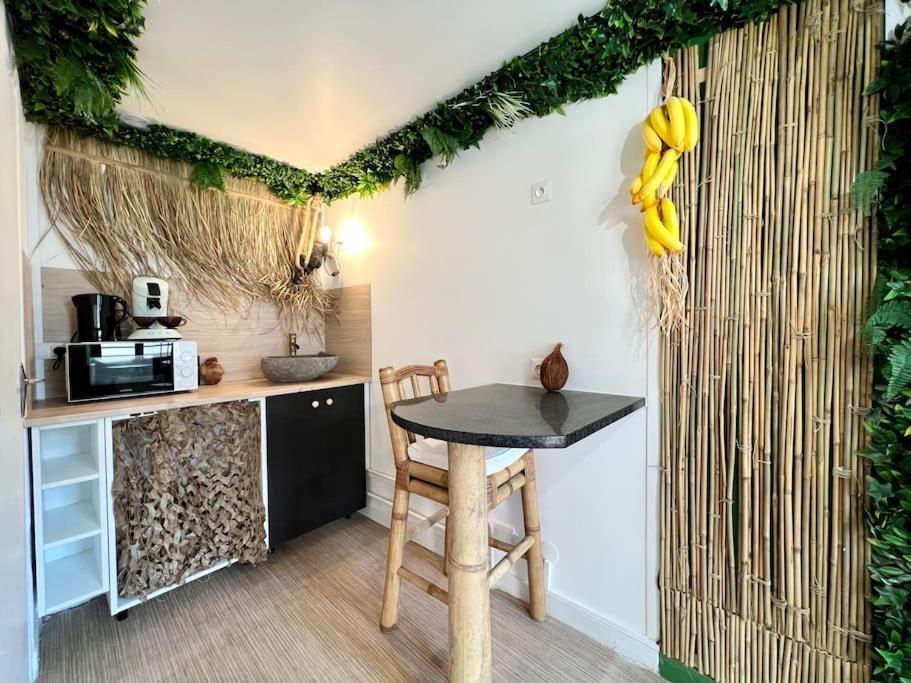 Nuit Dans La Jungle - Love Room Souppes-sur-Loing Kültér fotó