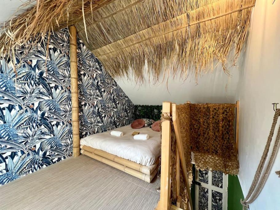 Nuit Dans La Jungle - Love Room Souppes-sur-Loing Kültér fotó
