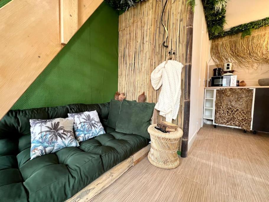 Nuit Dans La Jungle - Love Room Souppes-sur-Loing Kültér fotó