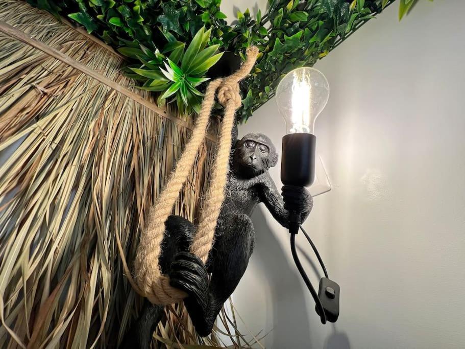 Nuit Dans La Jungle - Love Room Souppes-sur-Loing Kültér fotó