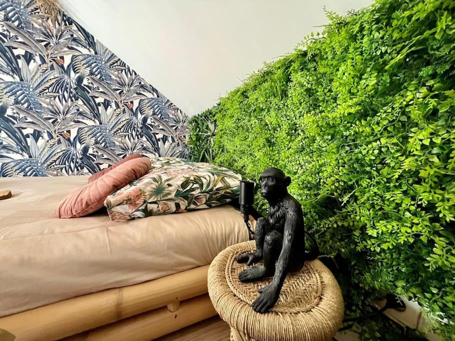 Nuit Dans La Jungle - Love Room Souppes-sur-Loing Kültér fotó